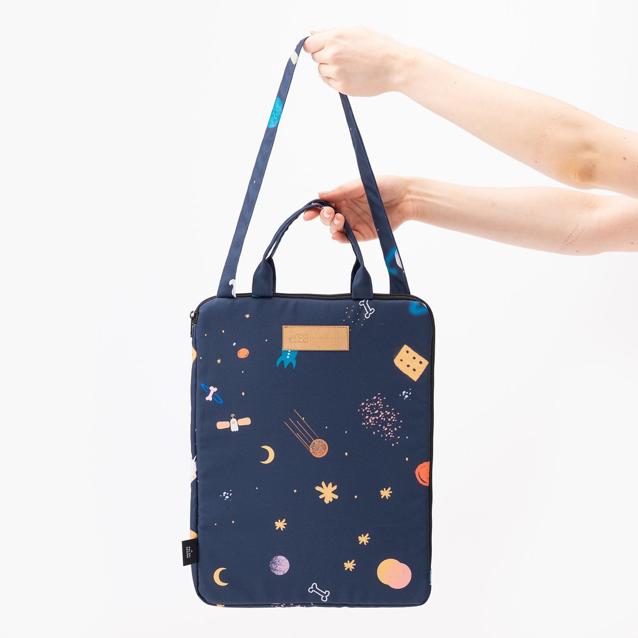 Laptop case "I need space"