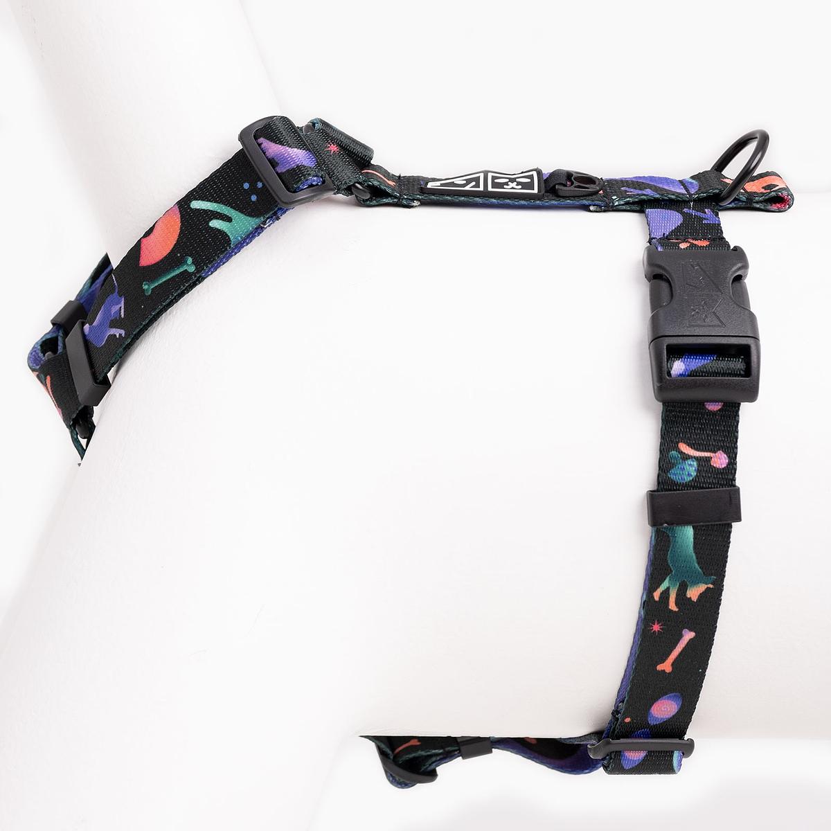 "Psychedelic" dog or cat harness